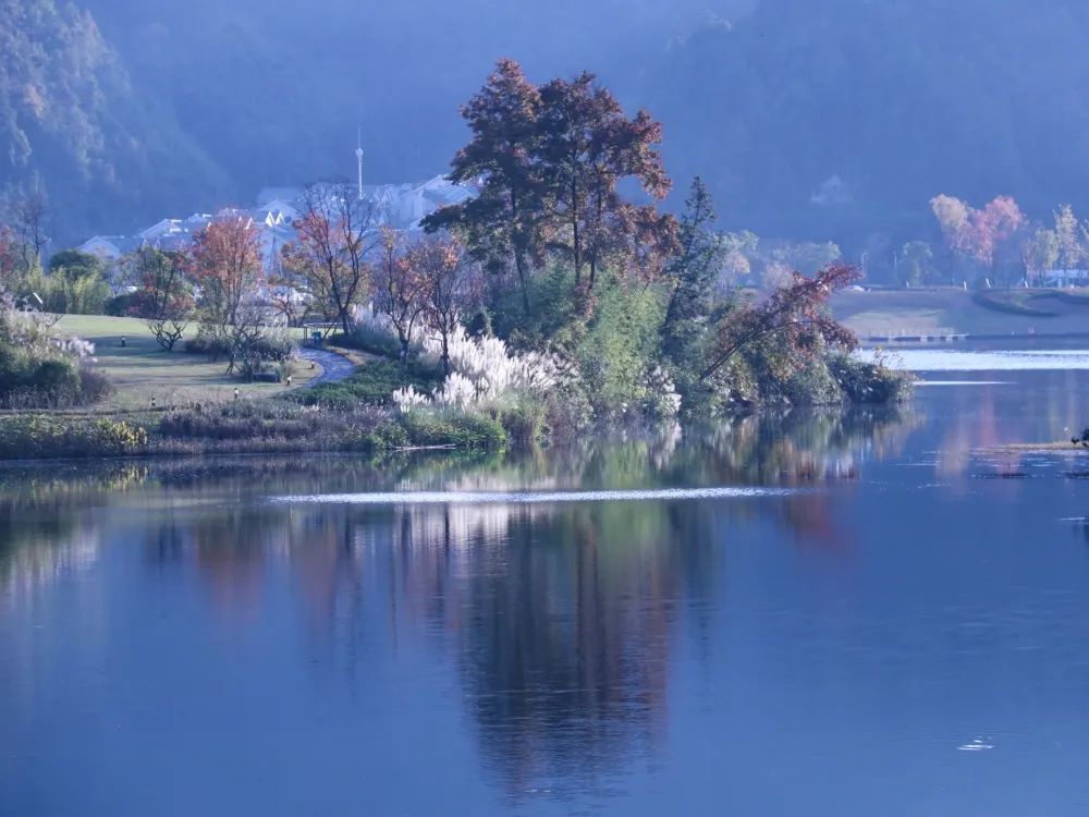 都勻· 綠博園清水江的水波微瀾,苗家悠揚的蘆笙曲調越過山嵐,落入