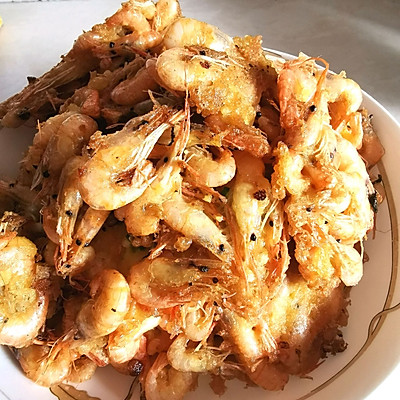 炸河虾用面粉还是淀粉(爆好吃!吃这菜香酥油炸小河虾,米饭你得多备点)