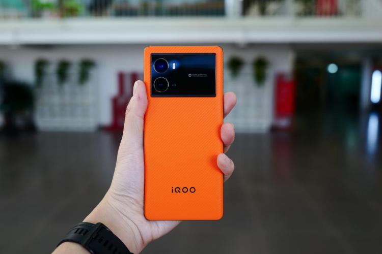 iQOO 9 Pro让我重新思考，高端机除了顶级性能外还应该有什么？
