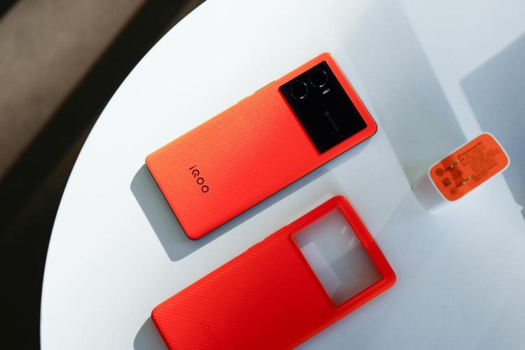 iQOO 9 Pro让我重新思考，高端机除了顶级性能外还应该有什么？