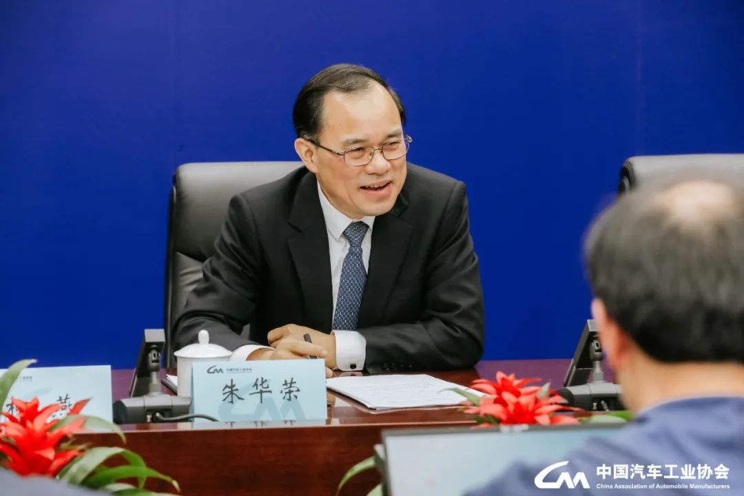 朱華榮、付炳鋒與記者暢聊當(dāng)前汽車行業(yè)熱點(diǎn)