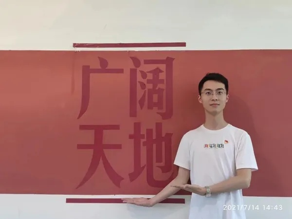谁能拒绝？大学辅导员“飞哥”的特别礼物，刷屏了