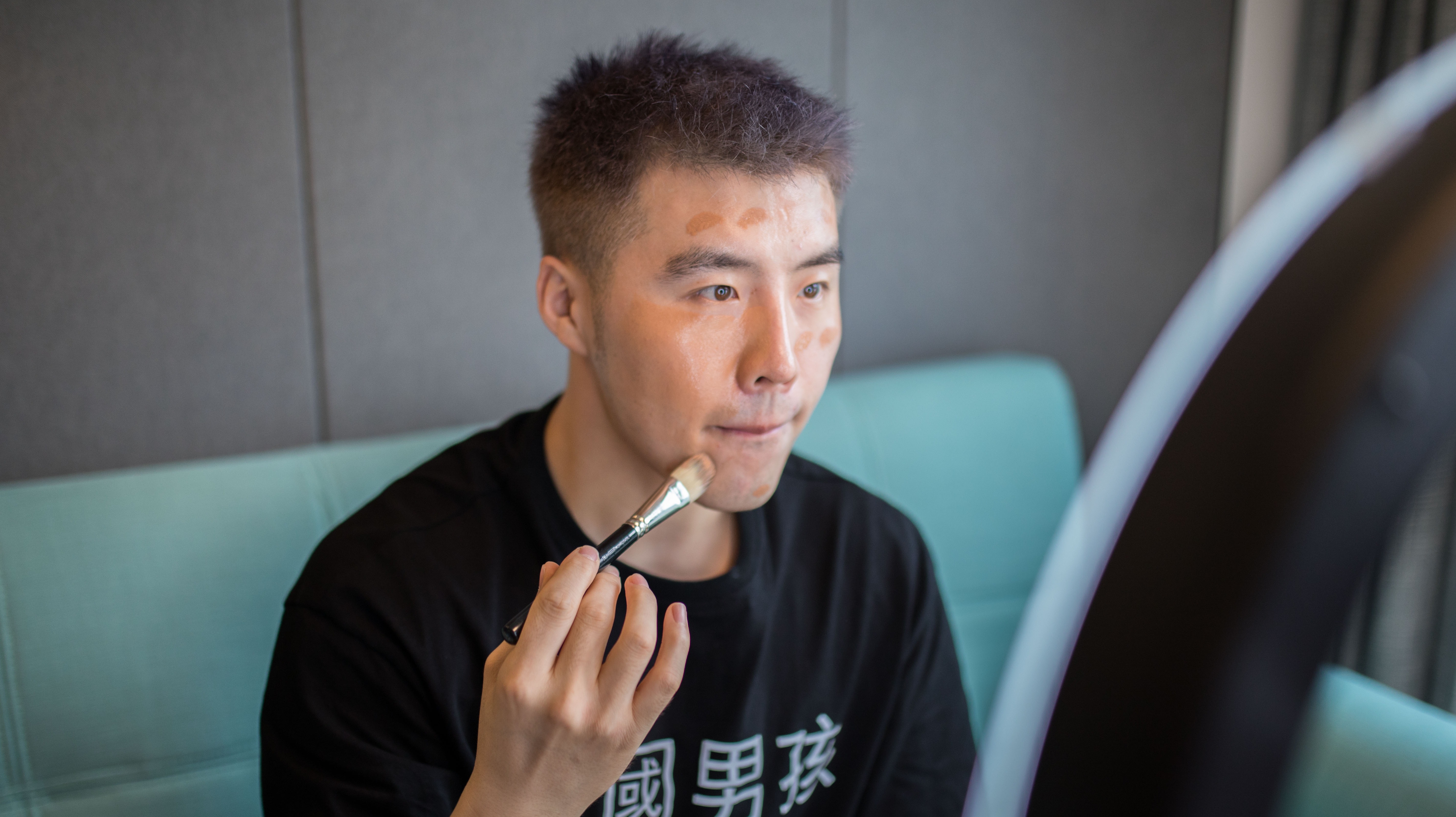 顏值內卷，輪到男人了？