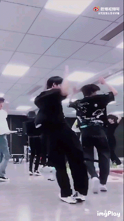 夢見斷腿,夢見斷腿是什么意思有什么預(yù)兆