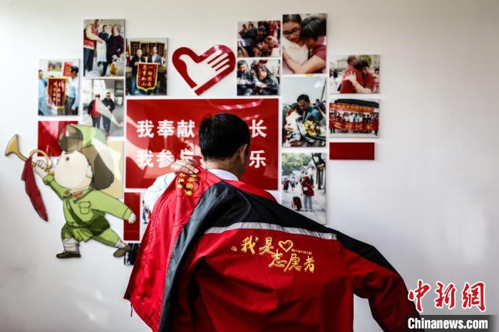义务寻亲八载 浙江南浔退伍老兵助49个家庭实现团圆