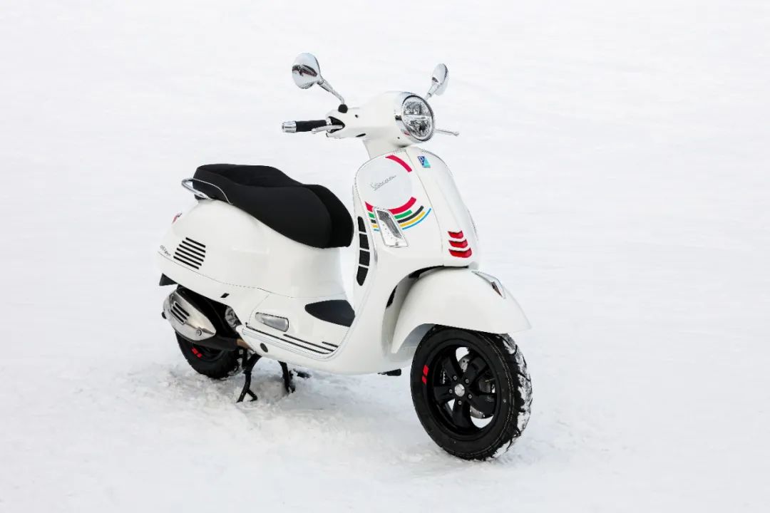 冬日进行时，Vespa GTS 300 Super Sport特别版车型伴你收获冰雪“骑”缘