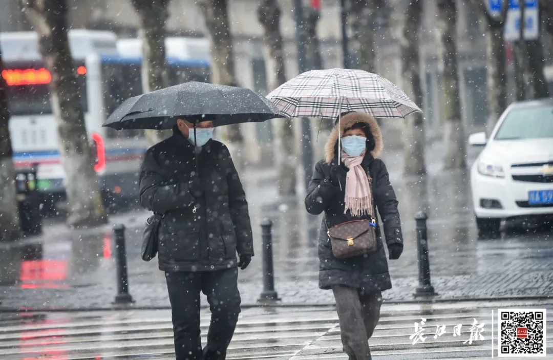 注意！武汉今天这场雪越下越大，气温要降至0℃以下……