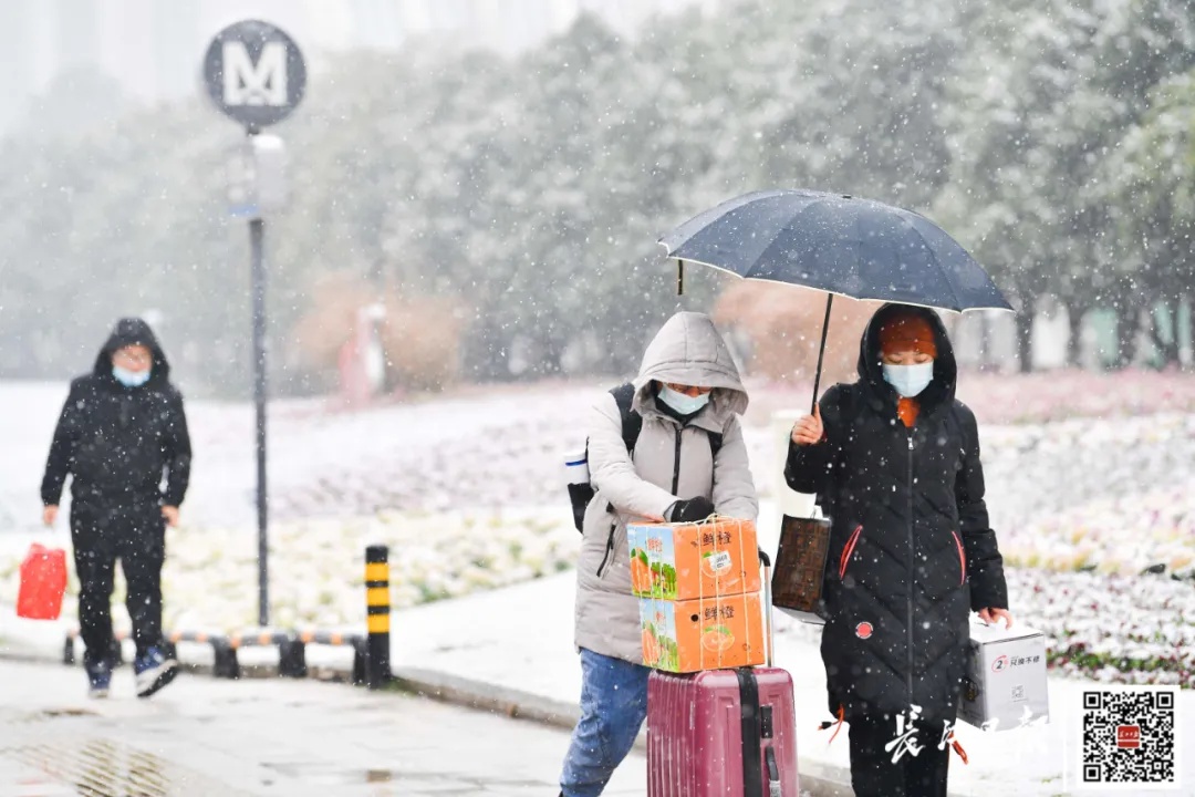 注意！武汉今天这场雪越下越大，气温要降至0℃以下……