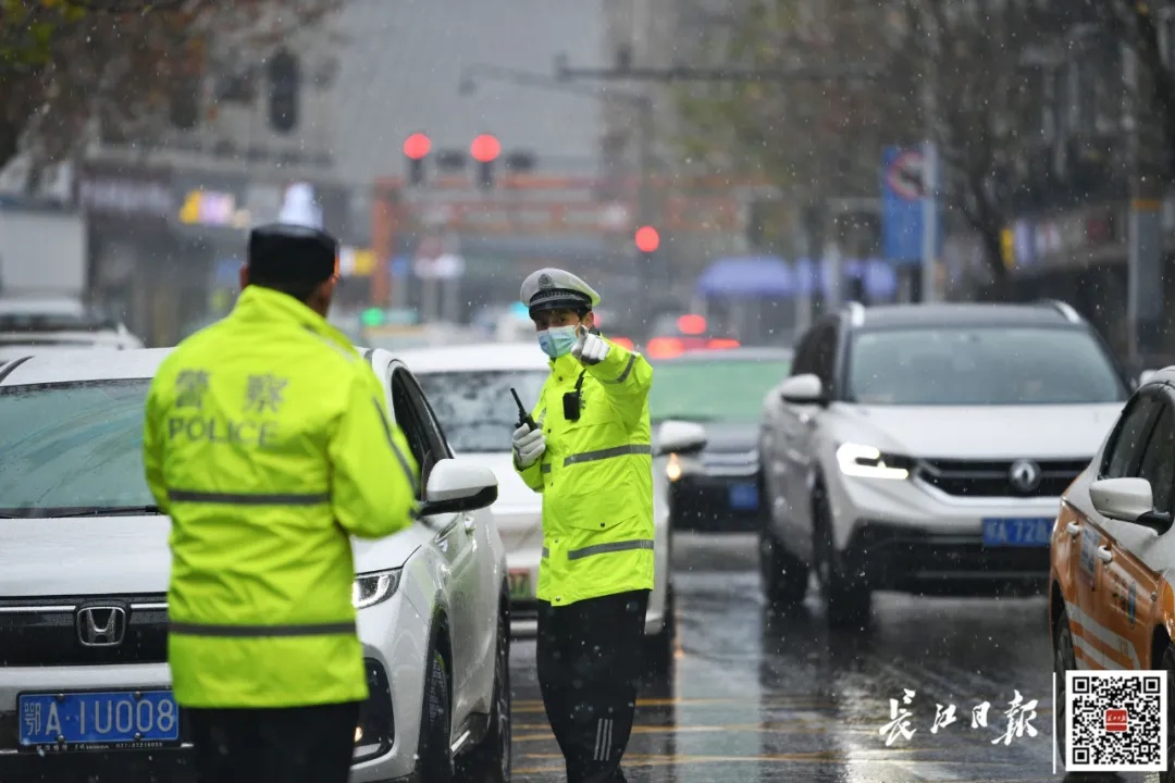 注意！武汉今天这场雪越下越大，气温要降至0℃以下……