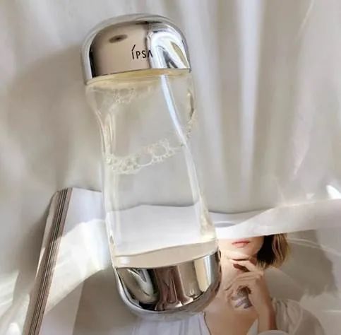 九款保濕水乳，過年養出好氣色
