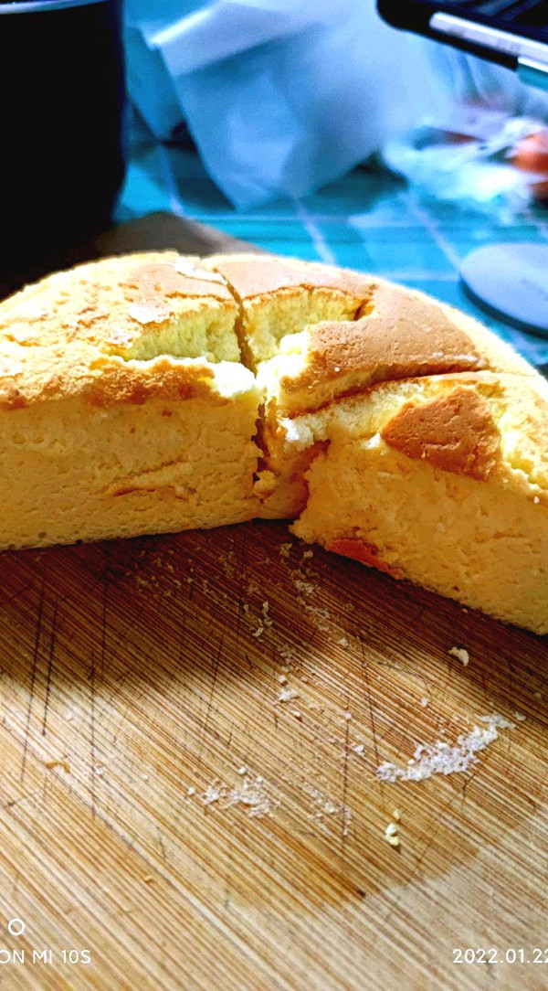 最简单电饭煲蛋糕做法（电饭锅蛋糕这样做口感味道一级棒）
