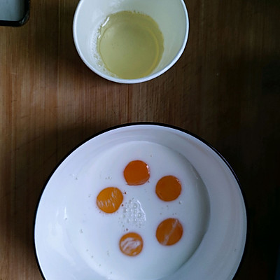 最简单电饭煲蛋糕做法（电饭锅蛋糕这样做口感味道一级棒）