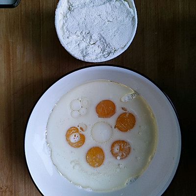 最简单电饭煲蛋糕做法（电饭锅蛋糕这样做口感味道一级棒）