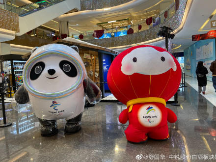 大学美女换衣服全程（日本记者是他最大粉丝）