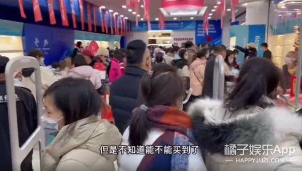 日本记者是他最大粉丝？冬奥吉祥物冰墩墩成功出圈，实在太可爱了