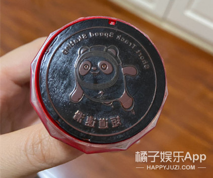 日本记者是他最大粉丝？冬奥吉祥物冰墩墩成功出圈，实在太可爱了