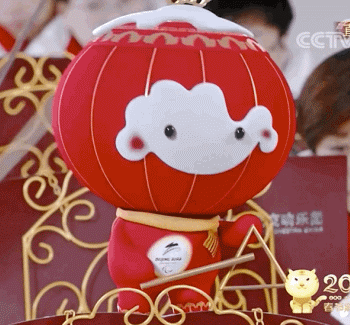 日本记者是他最大粉丝？冬奥吉祥物冰墩墩成功出圈，实在太可爱了