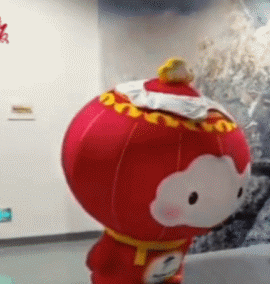 日本记者是他最大粉丝？冬奥吉祥物冰墩墩成功出圈，实在太可爱了