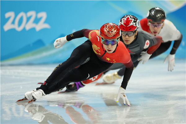 2021年短道速滑世界杯混合接力赛(天时地利人和，中国冬奥首金来了！短道速滑混合团体接力惊心动魄)