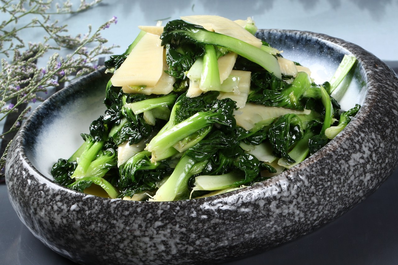摘要: 塔菜炒冬笋是上海人过年必吃的一道小菜,吃