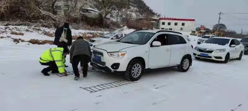 【春节我在岗】临夏公安雪天全力保畅 只为平安归途！