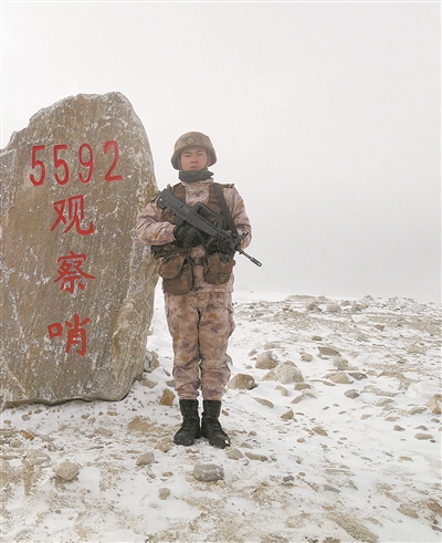 西藏日喀则军分区新兵奔赴海拔5000米以上云端哨所