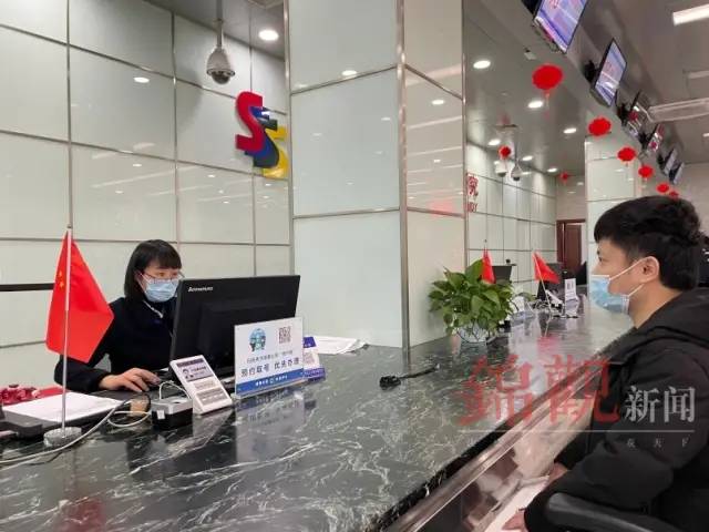 延时服务无缝衔接节后第一天，成都公安办证中心16个窗口“火力全开”