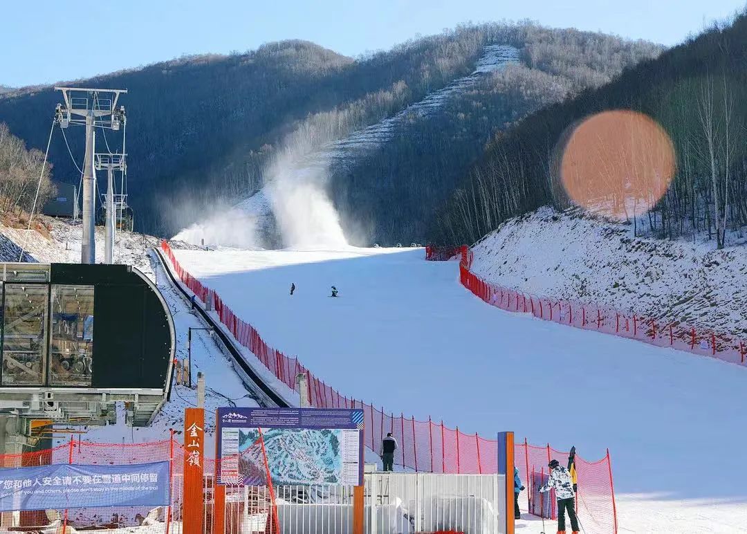 鲁能组什么词(冬奥会如火如荼，网友却吵翻了：国内最好的雪场在哪里？)