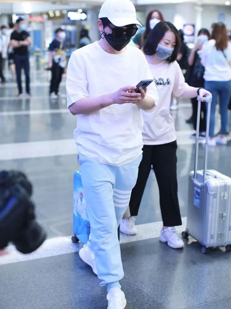 中国男孩为什么都在痴迷灰色运动裤？