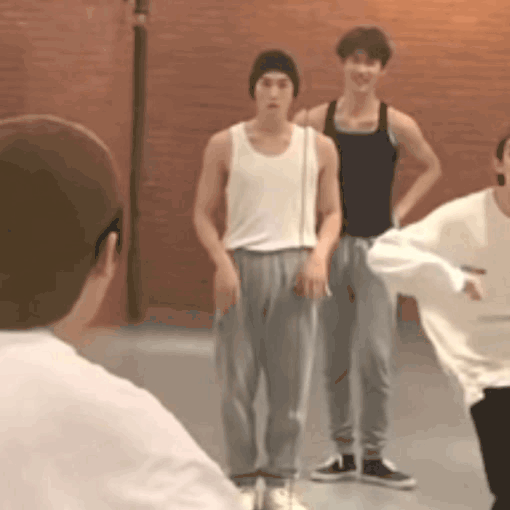 中国男孩为什么都在痴迷灰色运动裤？