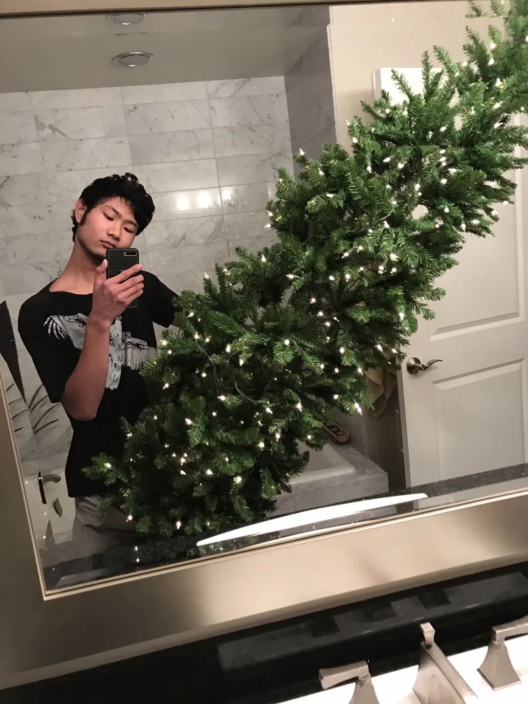 中国男孩为什么都在痴迷灰色运动裤？