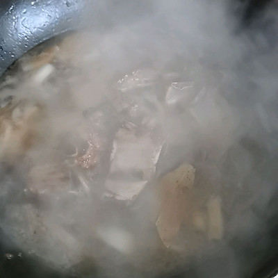 排骨炖土豆怎么做最好吃（土豆炖排骨的家常做法教程）