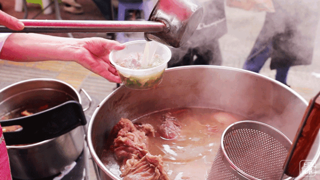 东北早市，消除年轻人emo的精神密码