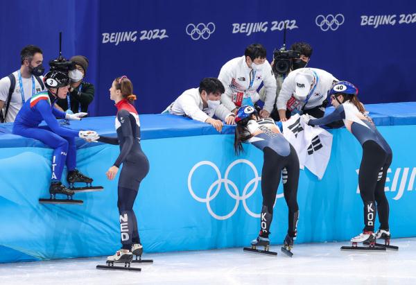 奥运会女生运动项目有哪些(北京冬奥会｜短道速滑女子1500米：韩国选手崔敏静夺冠 韩雨桐获第七名)