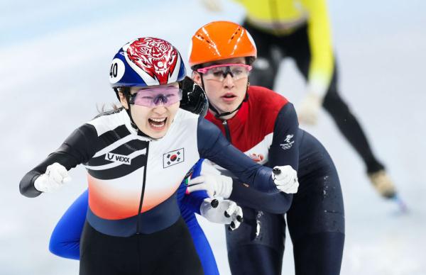 奥运会女生运动项目有哪些(北京冬奥会｜短道速滑女子1500米：韩国选手崔敏静夺冠 韩雨桐获第七名)