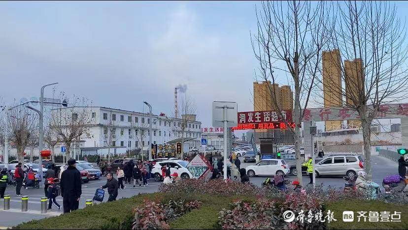 泰安岳峰小學(xué)2022年新學(xué)期入學(xué)第一天(圖4) 泰安岳峰小學(xué)2022年新學(xué)期入學(xué)第一天(圖4)