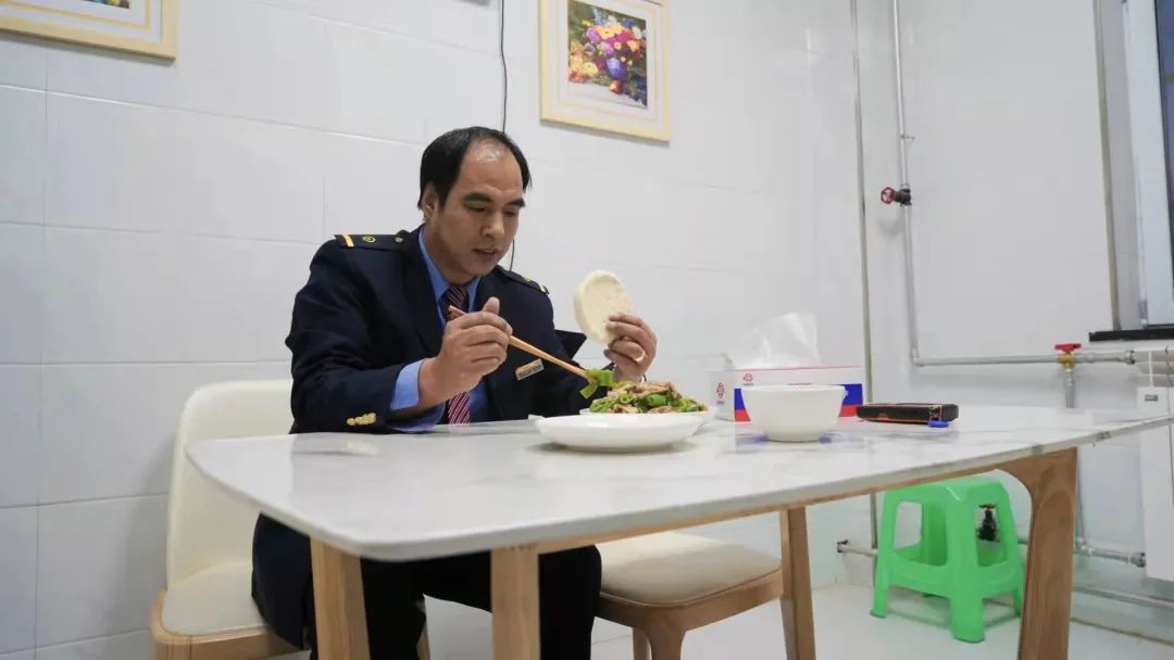 你为什么只有一张高速火车站？