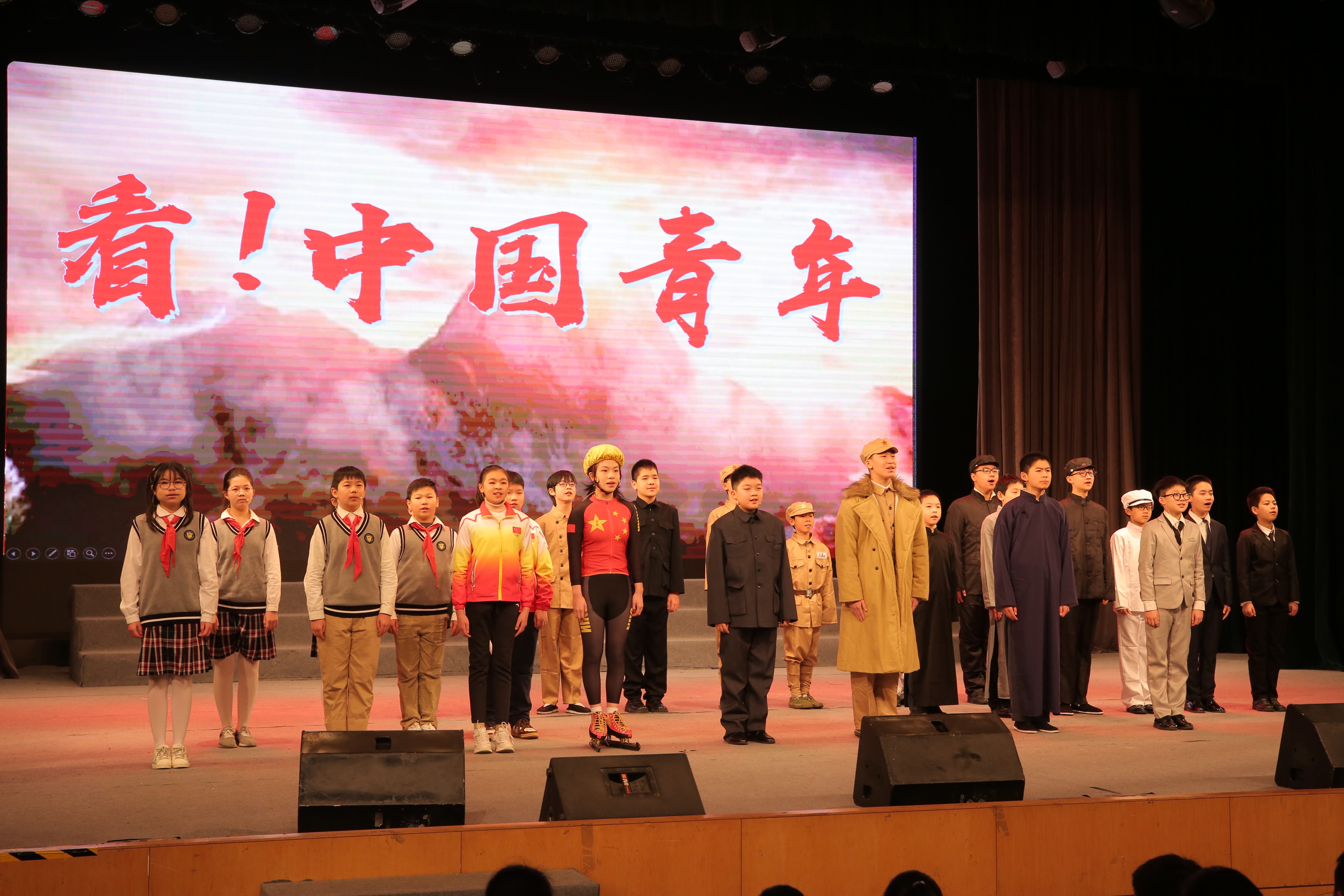 上海市盧灣中學(xué)開展強國復(fù)興第一課(圖4) 上海市盧灣中學(xué)開展強國復(fù)興第一課(圖4)