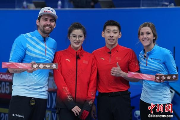 冬奥十大温情瞬间：羽生深情一躬 徐梦桃暖心拥抱