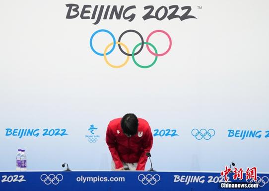 冬奥十大温情瞬间：羽生深情一躬 徐梦桃暖心拥抱