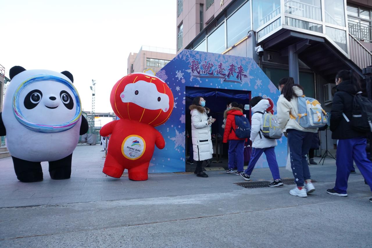 北京市廣渠門中學(xué):火炬接力點(diǎn)亮新學(xué)期(圖2) 北京市廣渠門中學(xué):火炬接力點(diǎn)亮新學(xué)期(圖2)