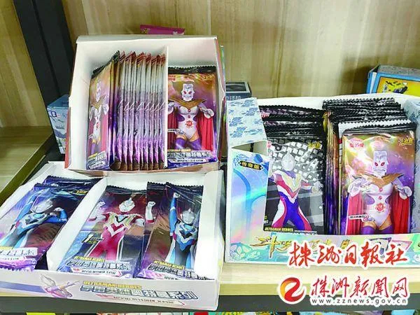 10岁娃花9800元买奥特曼卡片！老板：一次几百块钱不多啊