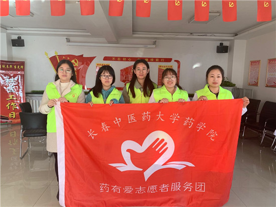 吉星社区联合大学生志愿者共同开展了义诊进社区活动