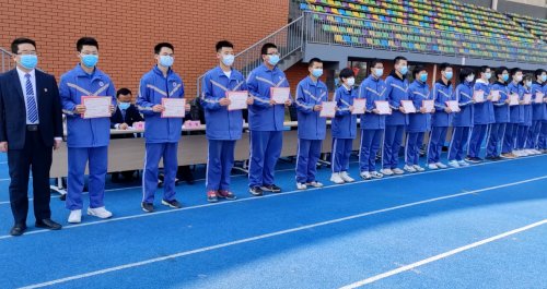 渭城中學(xué)舉行開(kāi)學(xué)典禮，300人獲得獎(jiǎng)學(xué)金(圖4)