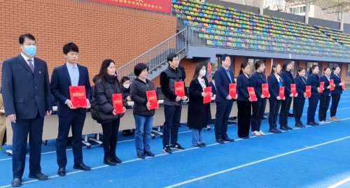 渭城中學(xué)舉行開(kāi)學(xué)典禮，300人獲得獎(jiǎng)學(xué)金(圖5)