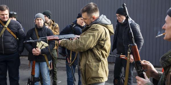 �۲�����һ�ܾ��������ڳ�ͻ�ľ������������ͼ����ص�