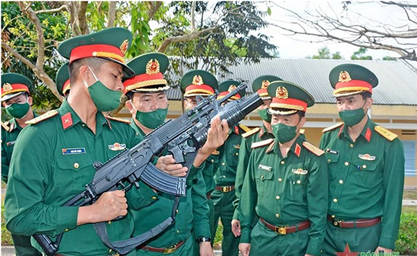 讲武谈兵｜告别AK-47，越南军队开始装备国产新式步枪