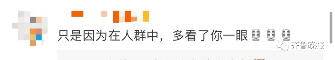 4位大学生乘出租车返校，途中往窗外一瞥…太巧了