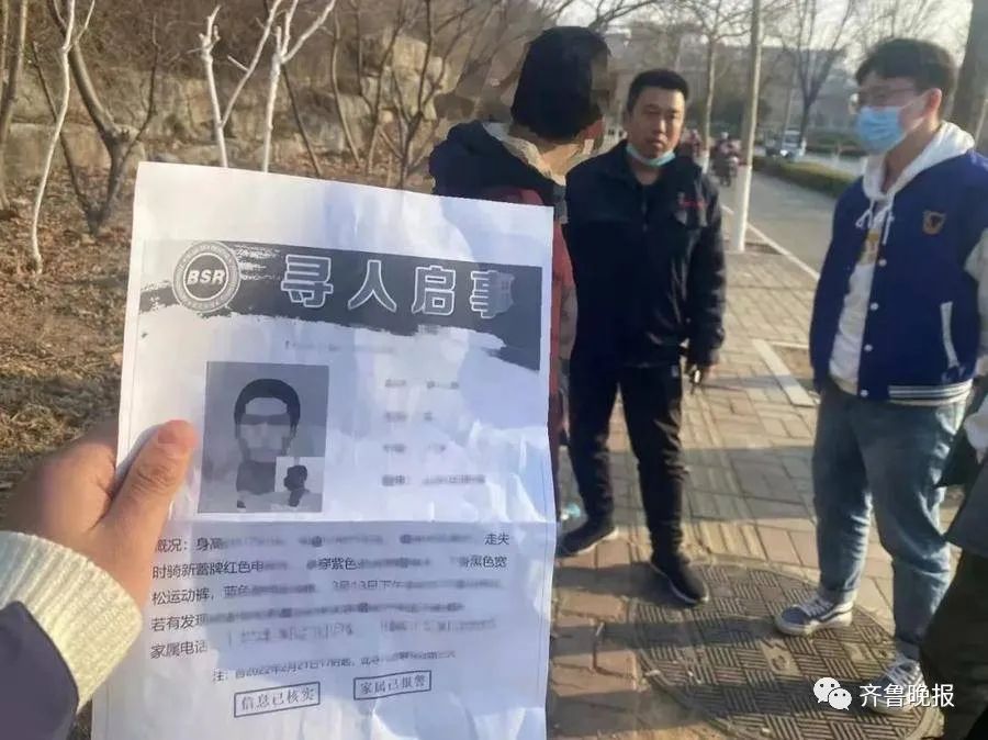 4位大学生乘出租车返校，途中往窗外一瞥…太巧了