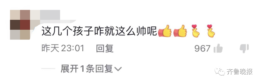 4位大学生乘出租车返校，途中往窗外一瞥…太巧了